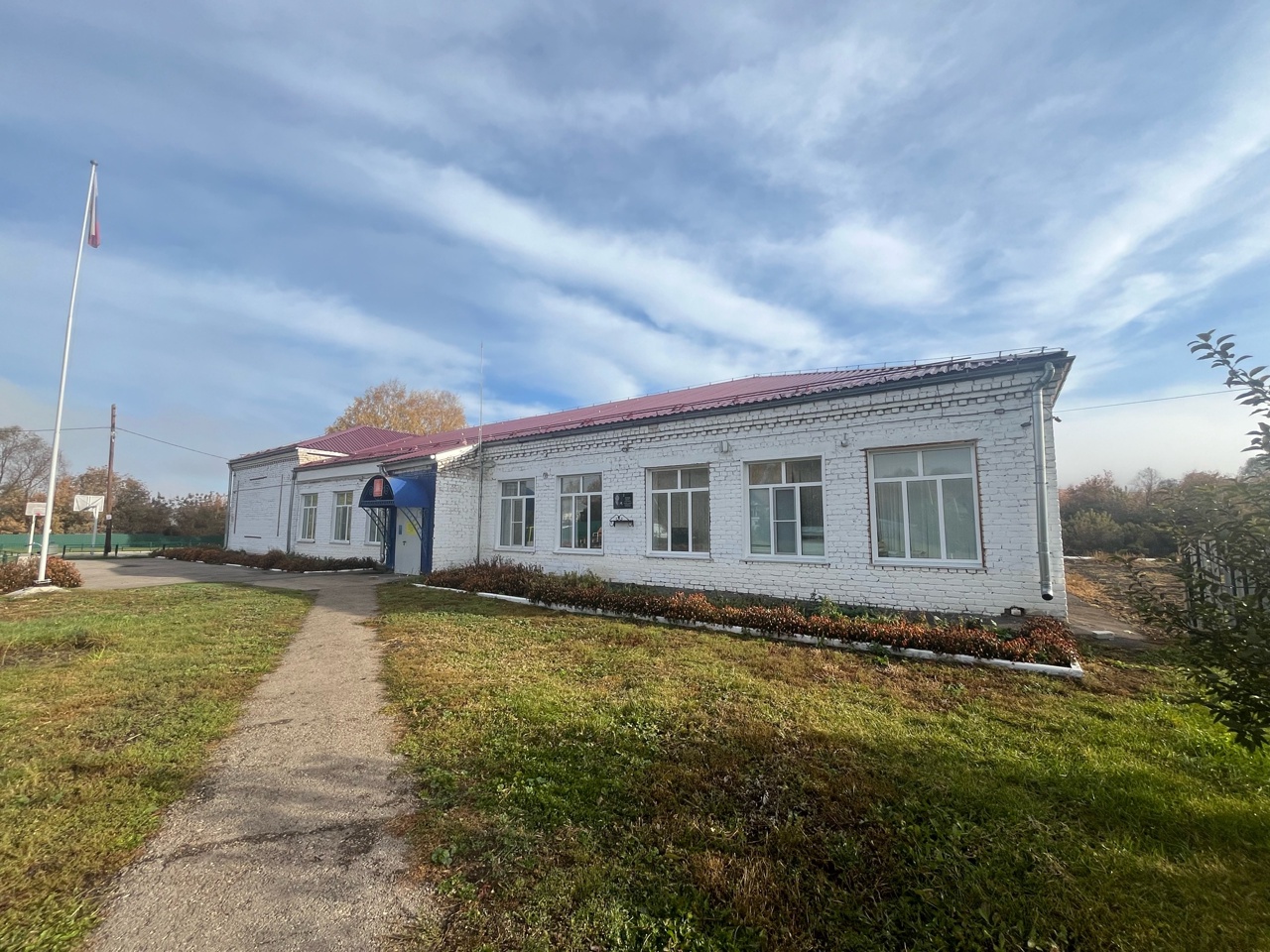 Здание школы.